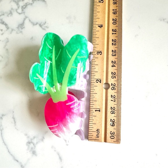 2/$30🌵 Red Radish Beet Claw Clip Hair Accessory Veggie Vegetarian Acrylic NEW - Picture 9 of 9